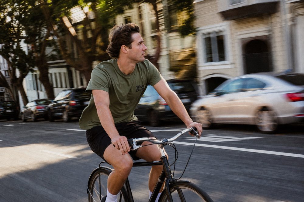 The Tee in Military Green, riding through the city